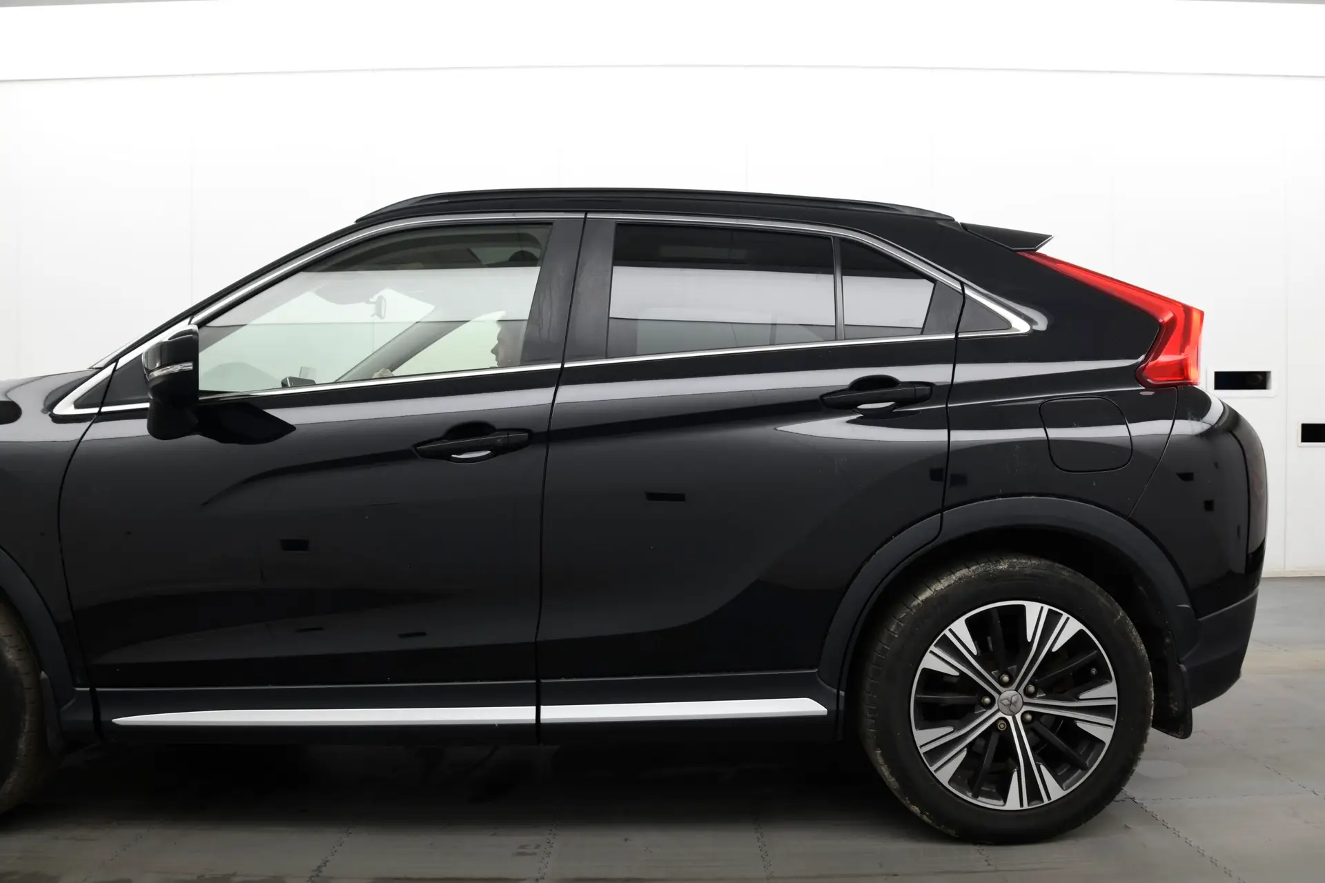 
								MITSUBISHI ECLIPSE CROSS 1.5 4 5dr CVT 4WD full									