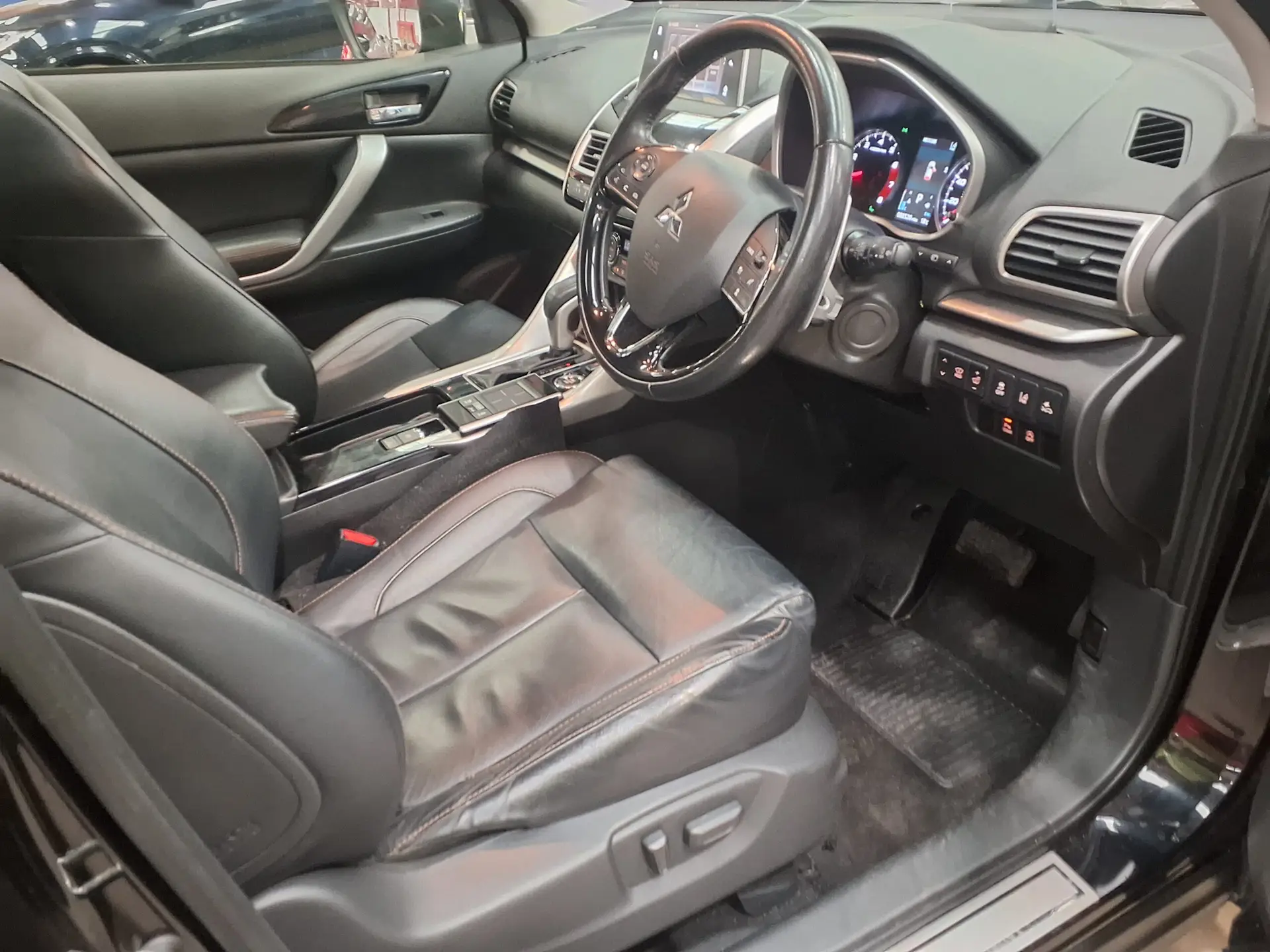 
								MITSUBISHI ECLIPSE CROSS 1.5 4 5dr CVT 4WD full									