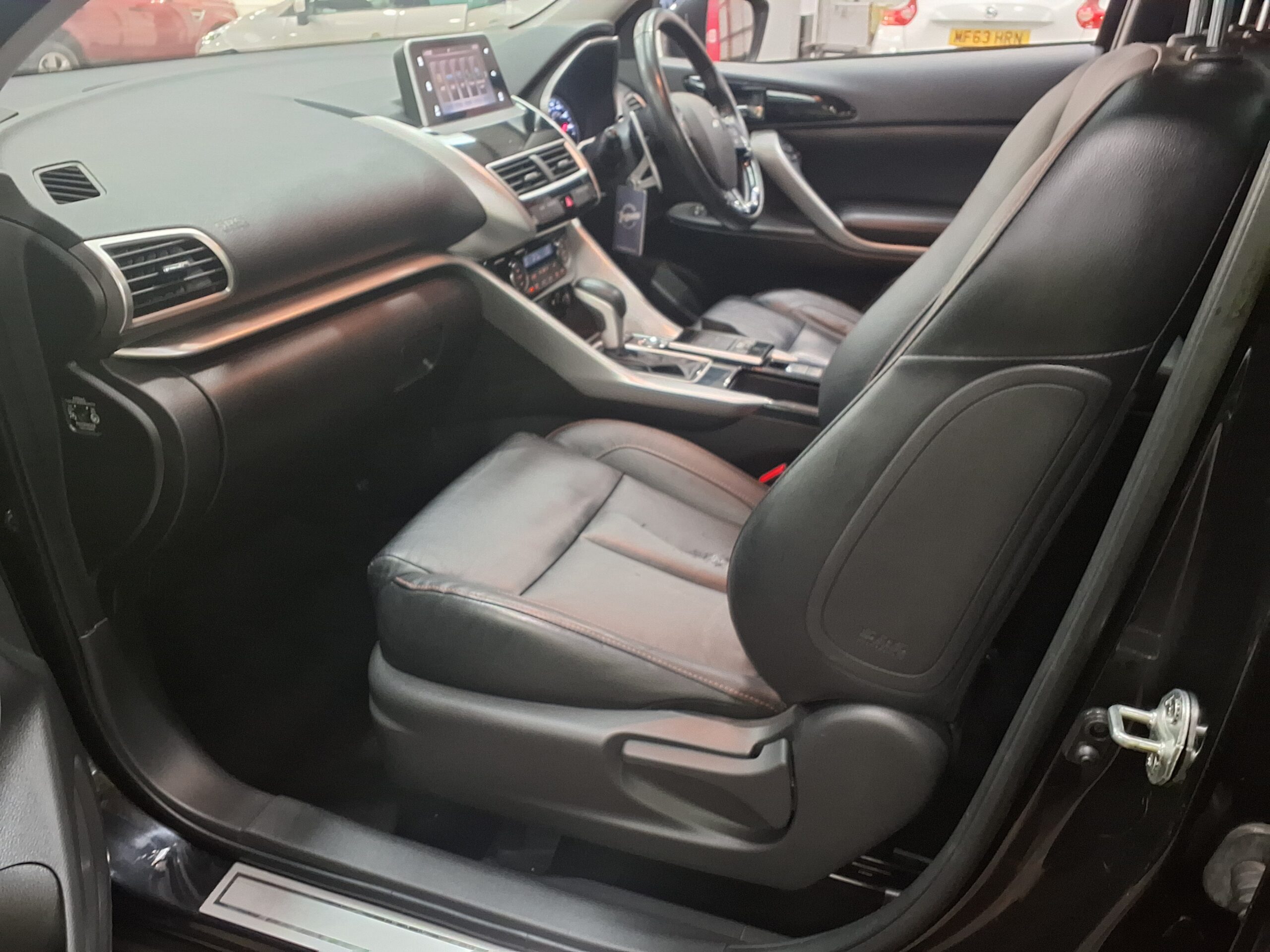 
								MITSUBISHI ECLIPSE CROSS 1.5 4 5dr CVT 4WD full									